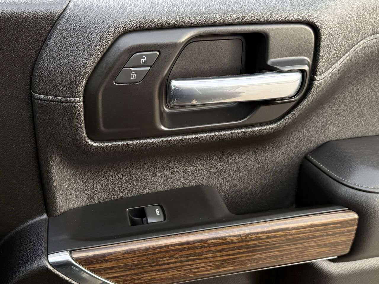 Used 2022 Chevrolet Silverado 1500 High Country w/ Safety Package II AWD/4WD image 24