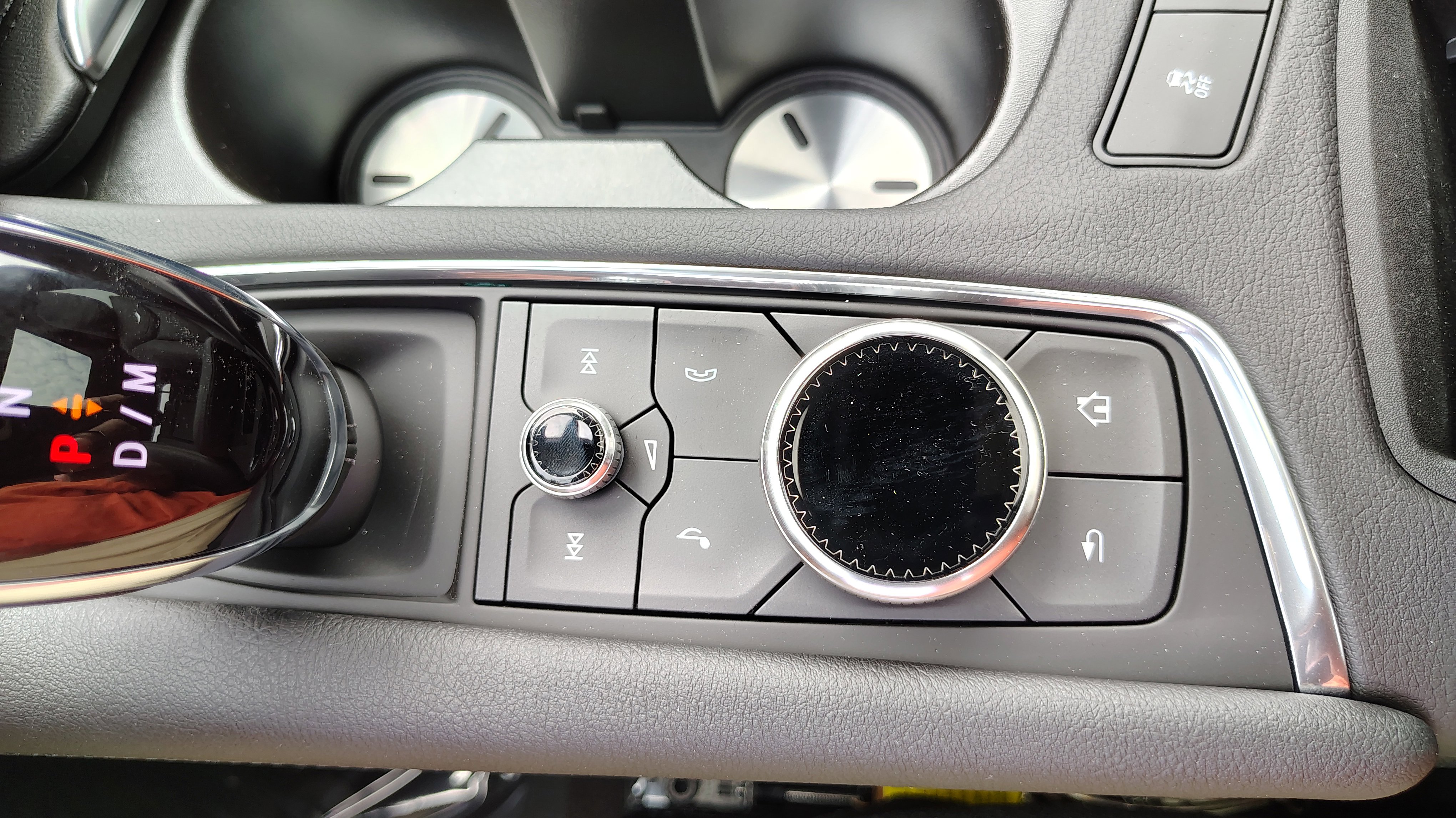 New 2025 Cadillac XT6 Luxury image 29