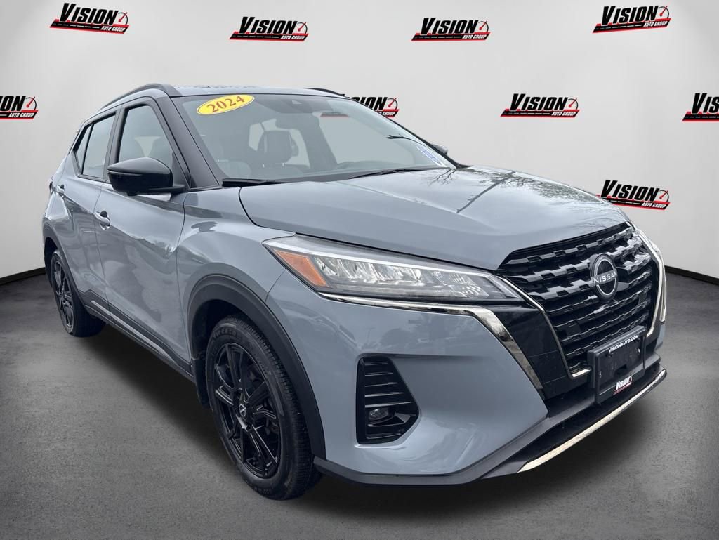 Used 2024 Nissan Kicks SR w/ SR Premium Package FWD image 3