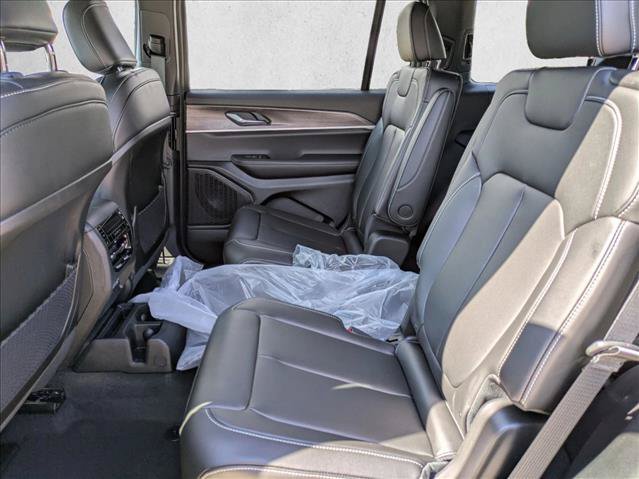 New 2025 Jeep Grand Cherokee L Limited w/ Black Appearance Package AWD/4WD image 16