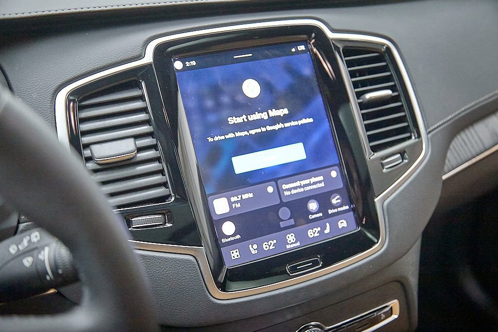 Certified 2024 Volvo XC90 T8 Ultimate w/ Protection Package image 15