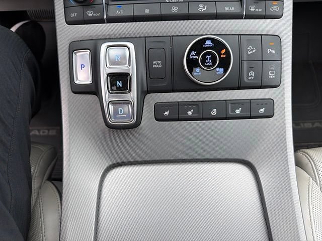 Used 2021 Hyundai Palisade Limited w/ Winter Package AWD/4WD image 13