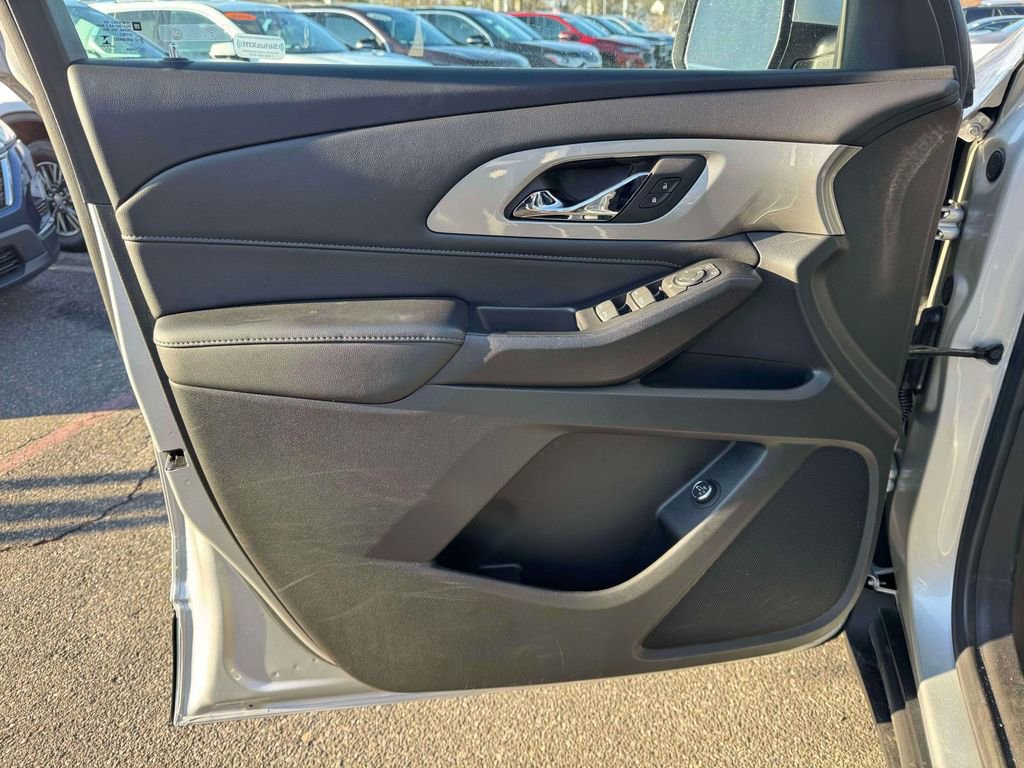 Used 2022 Chevrolet Traverse LT AWD/4WD image 18
