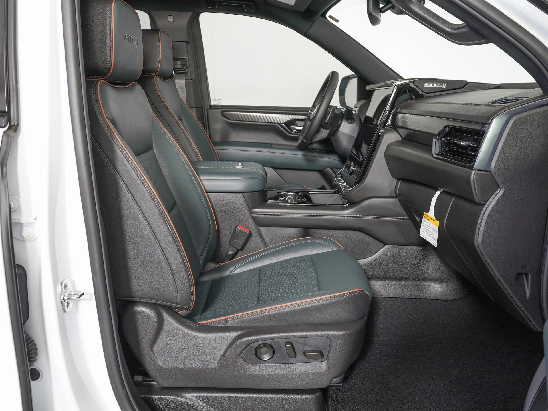 Used 2026 GMC Yukon AT4 image 10