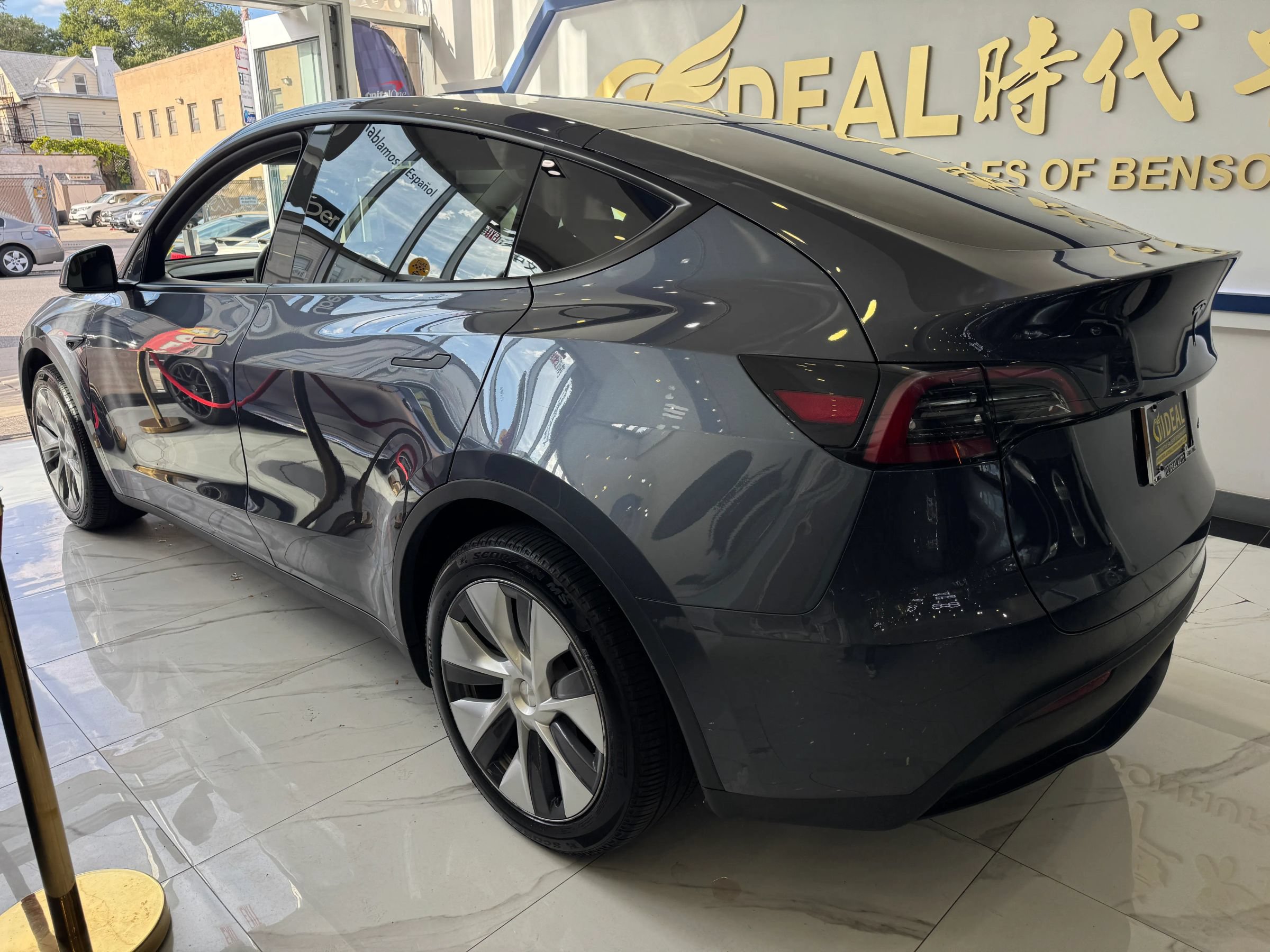 Used 2023 Tesla Model Y Long Range AWD/4WD image 5