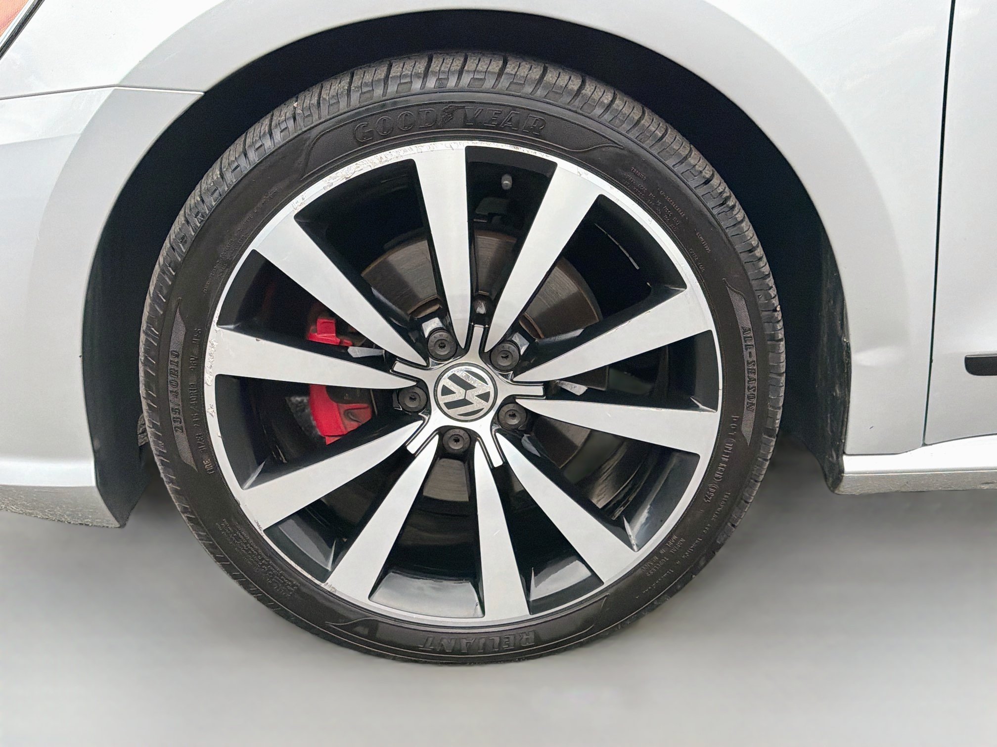 Used 2018 Volkswagen Passat GT FWD image 40