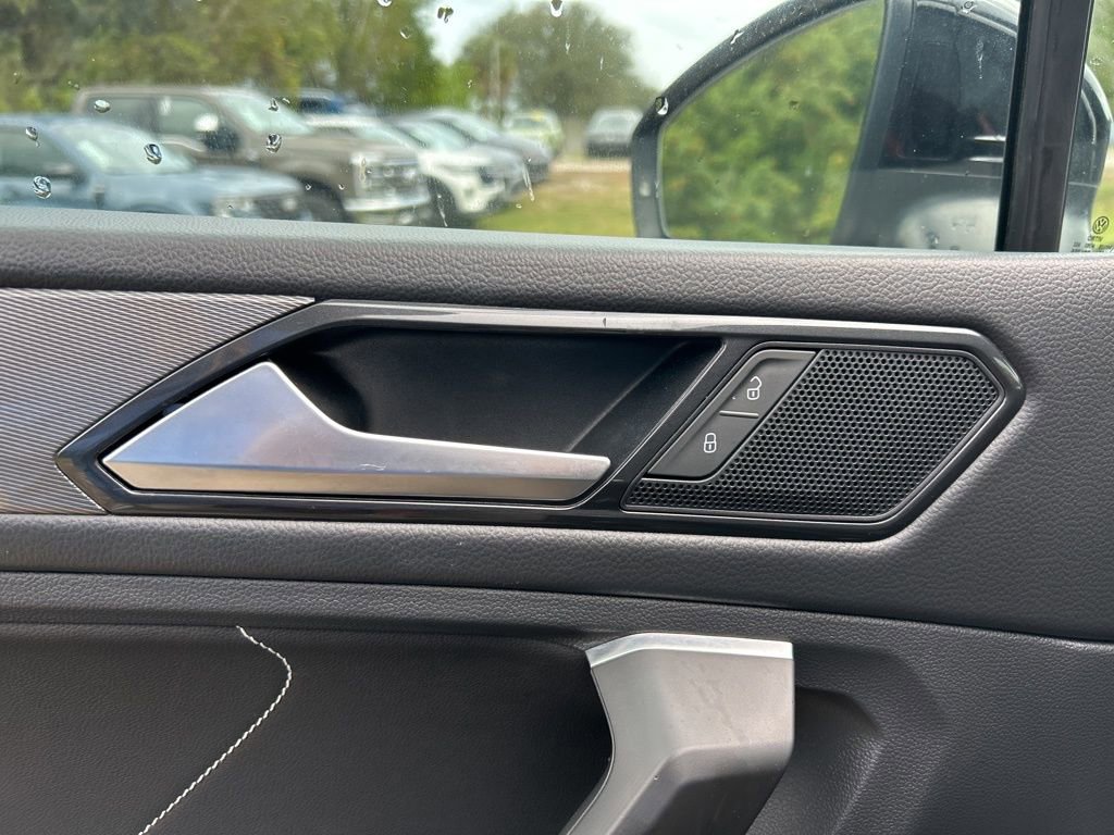 Used 2023 Volkswagen Tiguan SE image 18