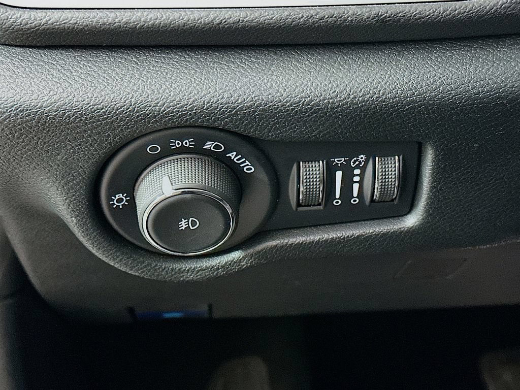 Used 2025 Chrysler Pacifica Select FWD image 15