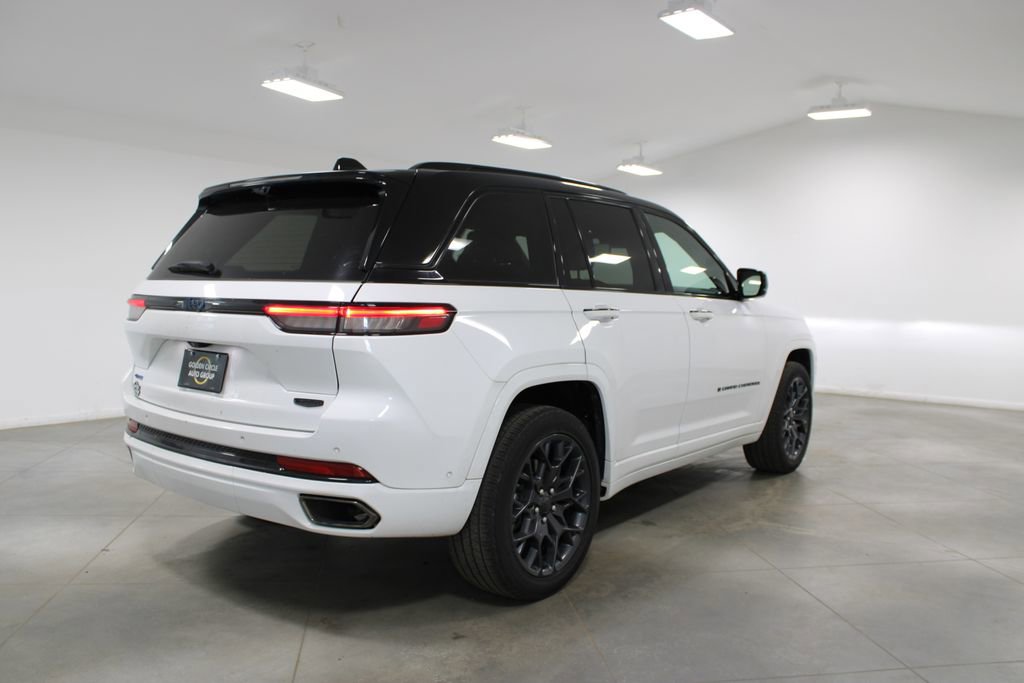 Used 2024 Jeep Grand Cherokee Summit AWD/4WD image 11