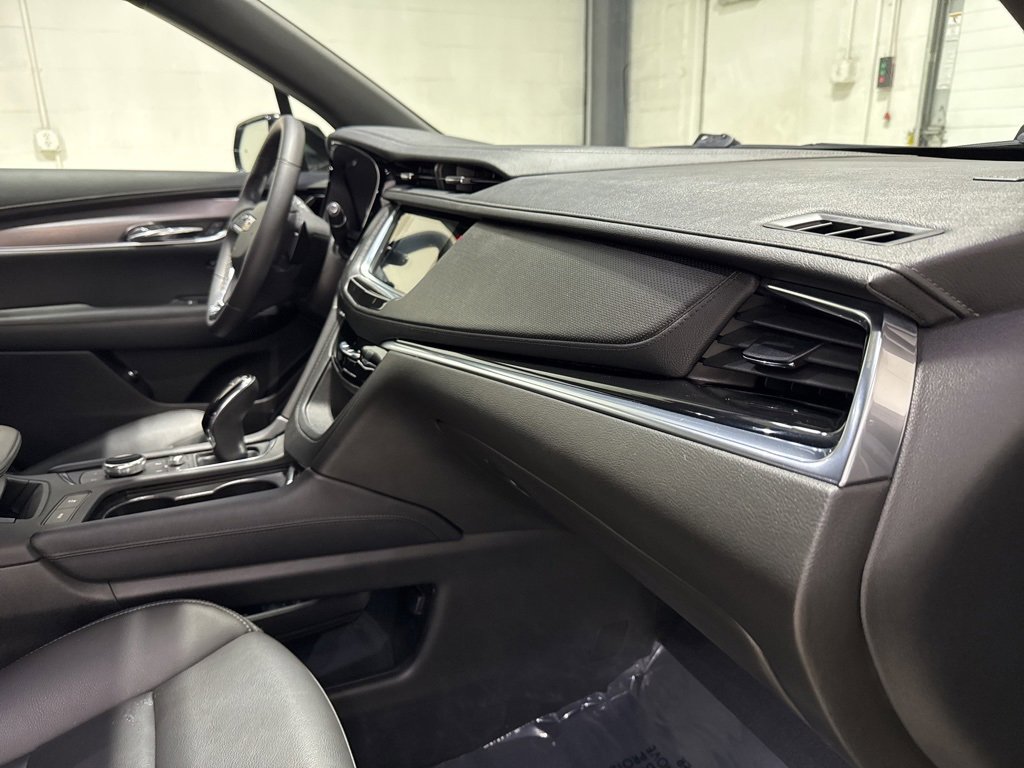 Used 2023 Cadillac XT6 Luxury image 36