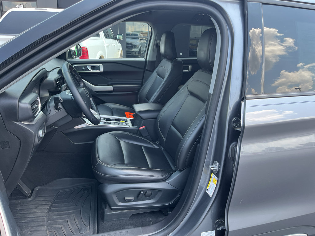 Used 2022 Ford Explorer XLT w/ Equipment Group 202A AWD/4WD image 30