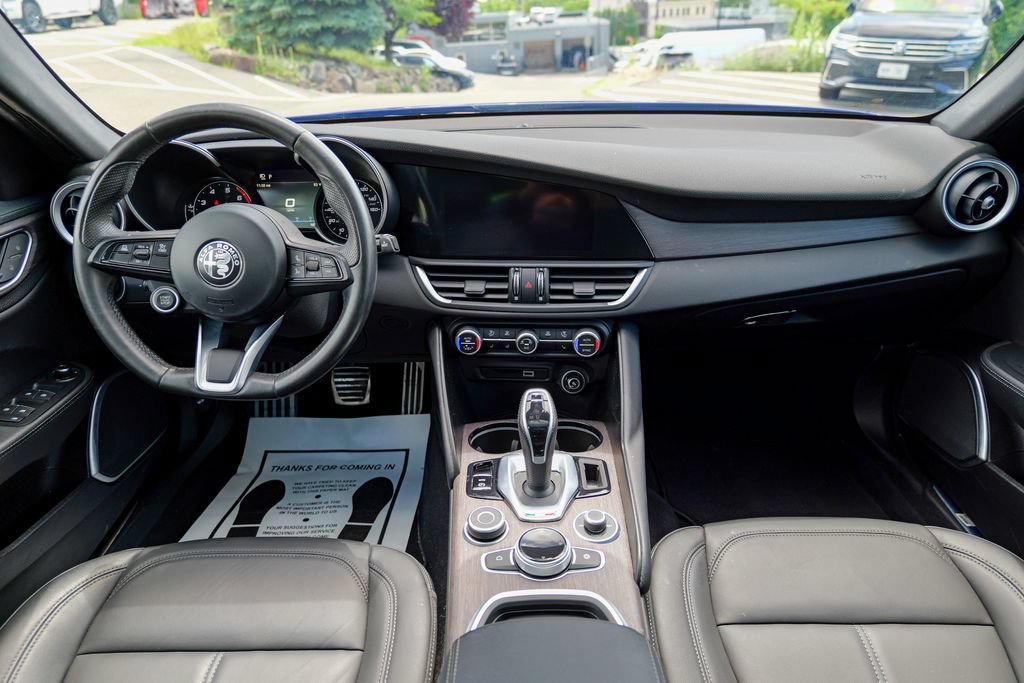 Used 2022 Alfa Romeo Giulia Ti AWD/4WD image 40