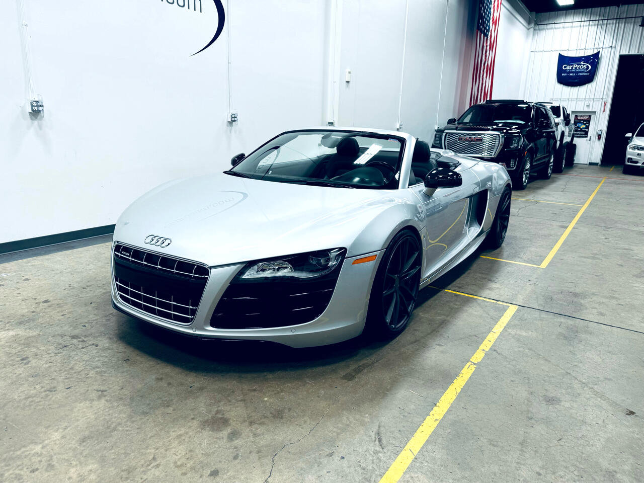 Used 2012 Audi R8 V10 w/ Enhanced Leather Pkg image 3