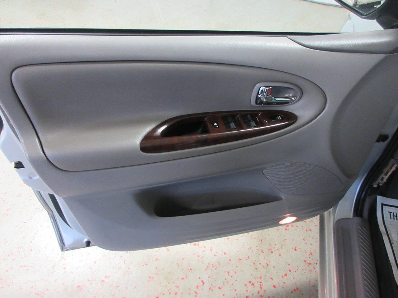 Used 2000 MAZDA MPV LX image 23