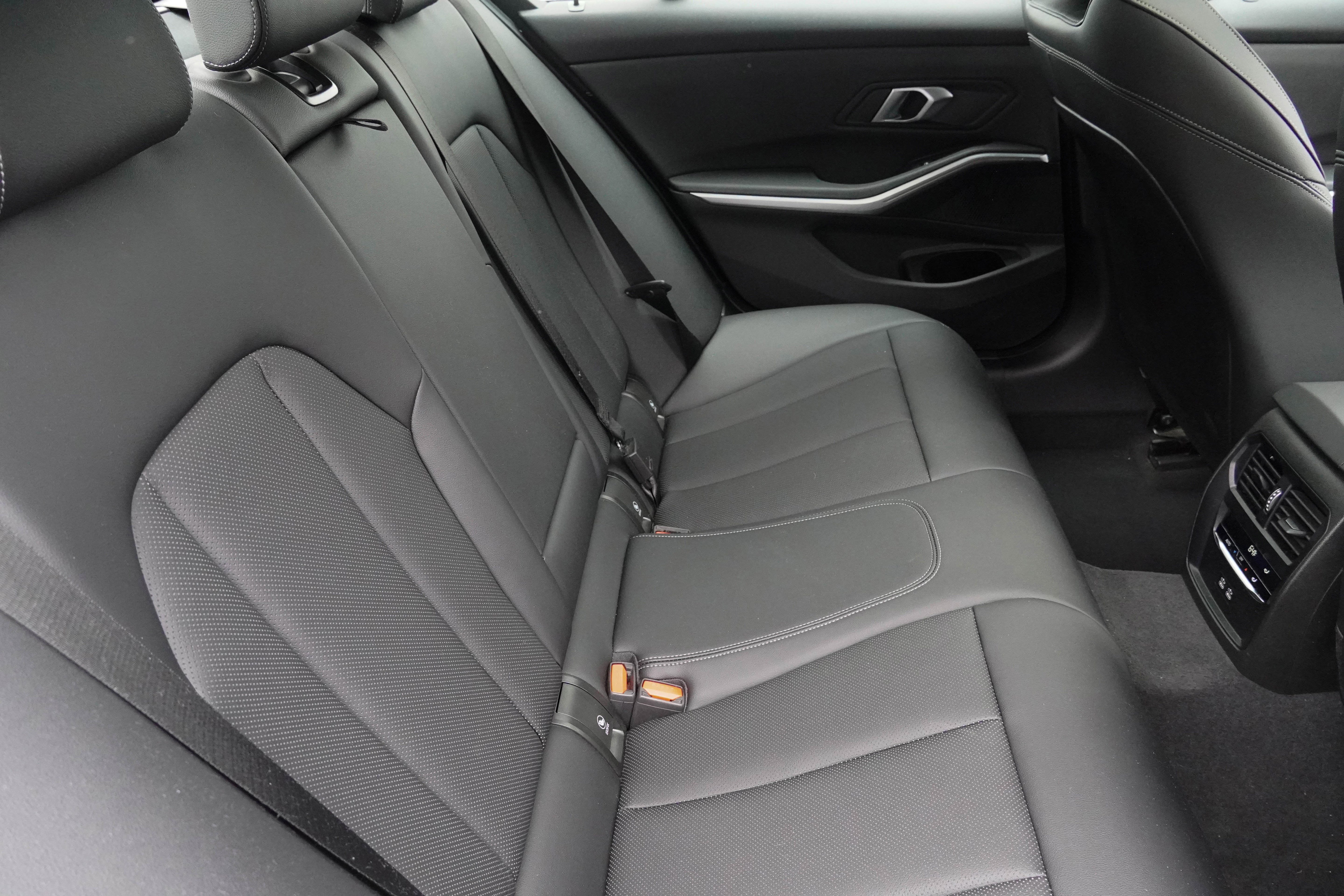 Certified 2025 BMW 330i Sedan RWD image 35