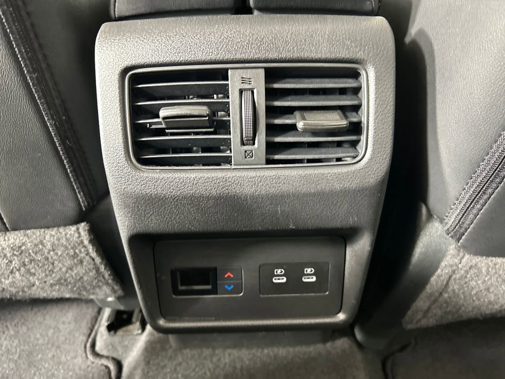 Used 2024 Nissan Rogue SL w/ SL Premium Package image 18