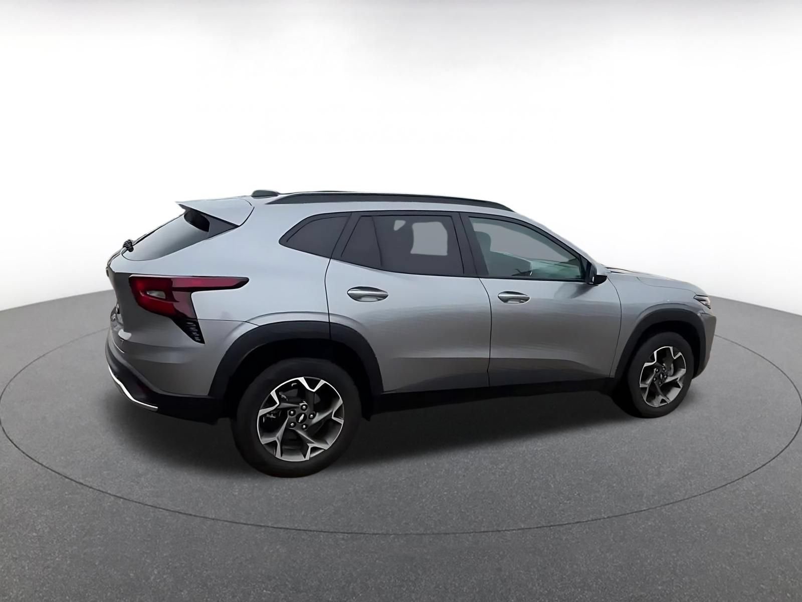 Used 2025 Chevrolet Trax LT FWD image 11