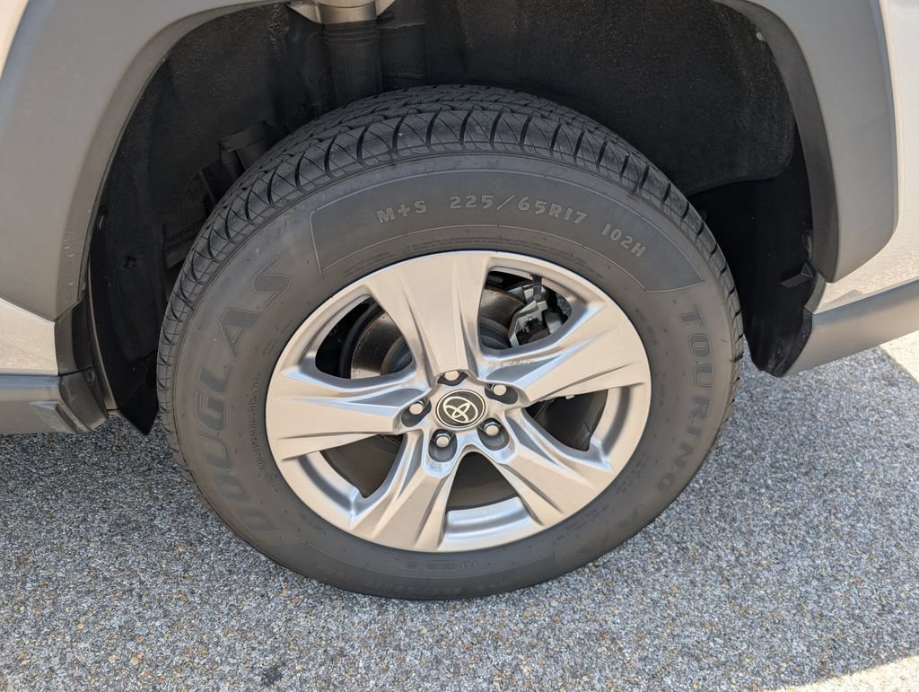 Used 2023 Toyota RAV4 XLE FWD image 30