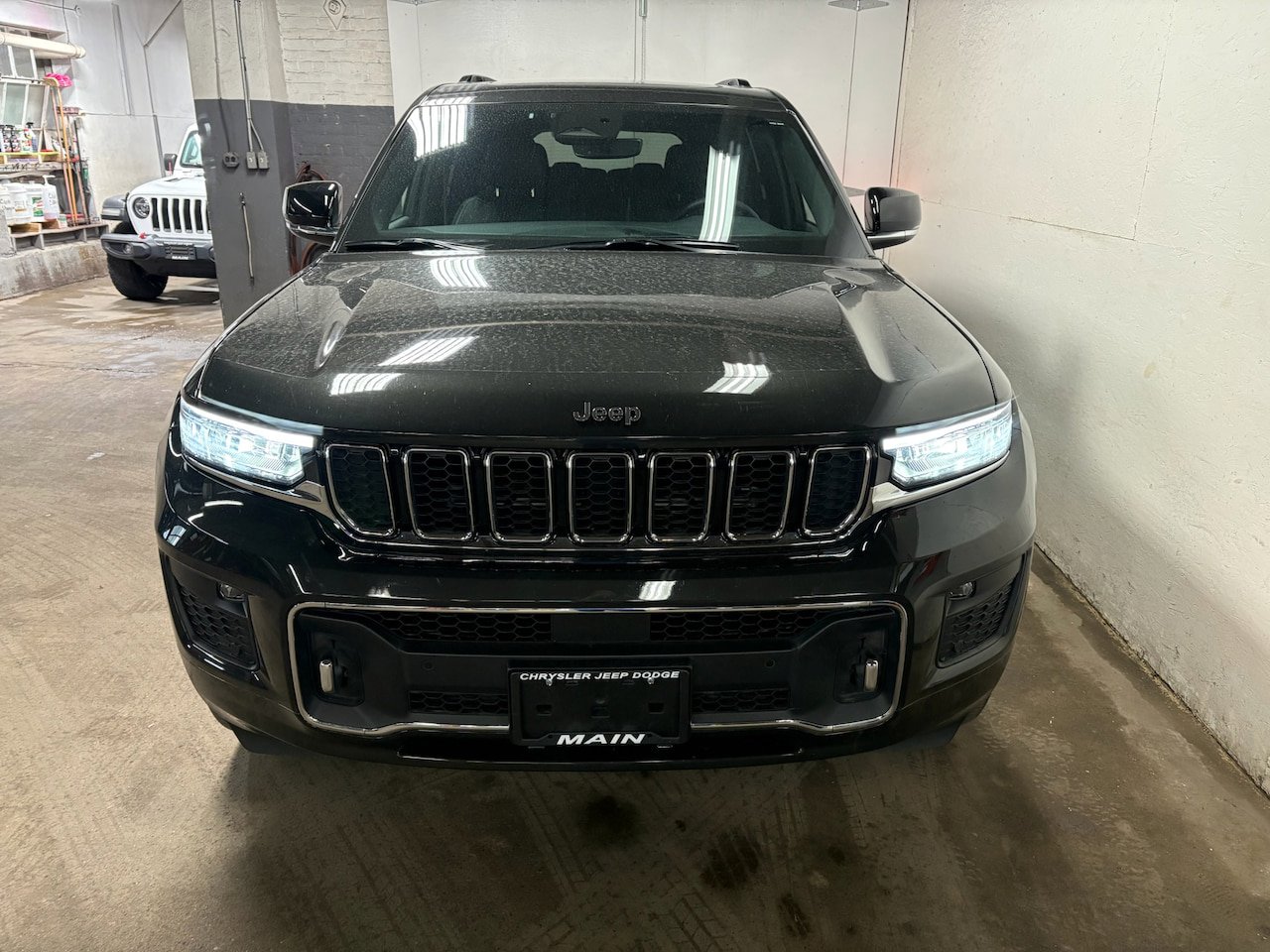Used 2023 Jeep Grand Cherokee L Overland w/ MOPAR Finishing Package AWD/4WD image 5