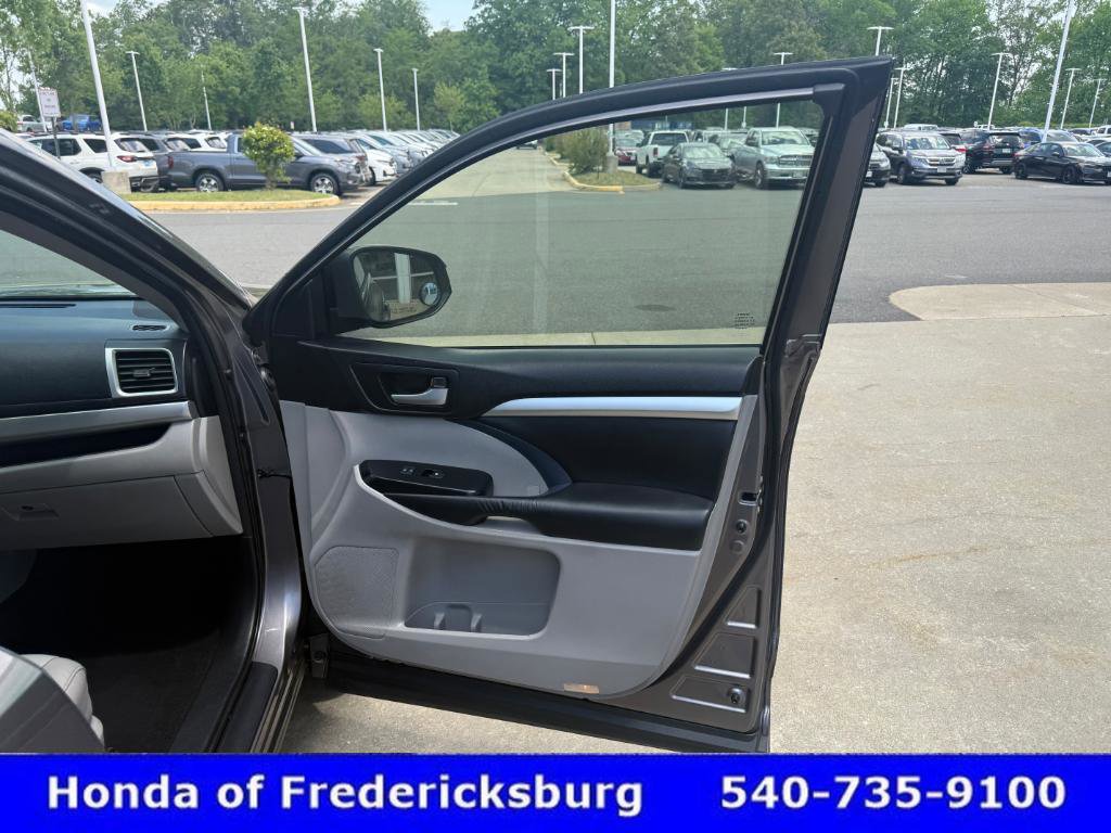 Used 2015 Toyota Highlander XLE AWD/4WD image 18