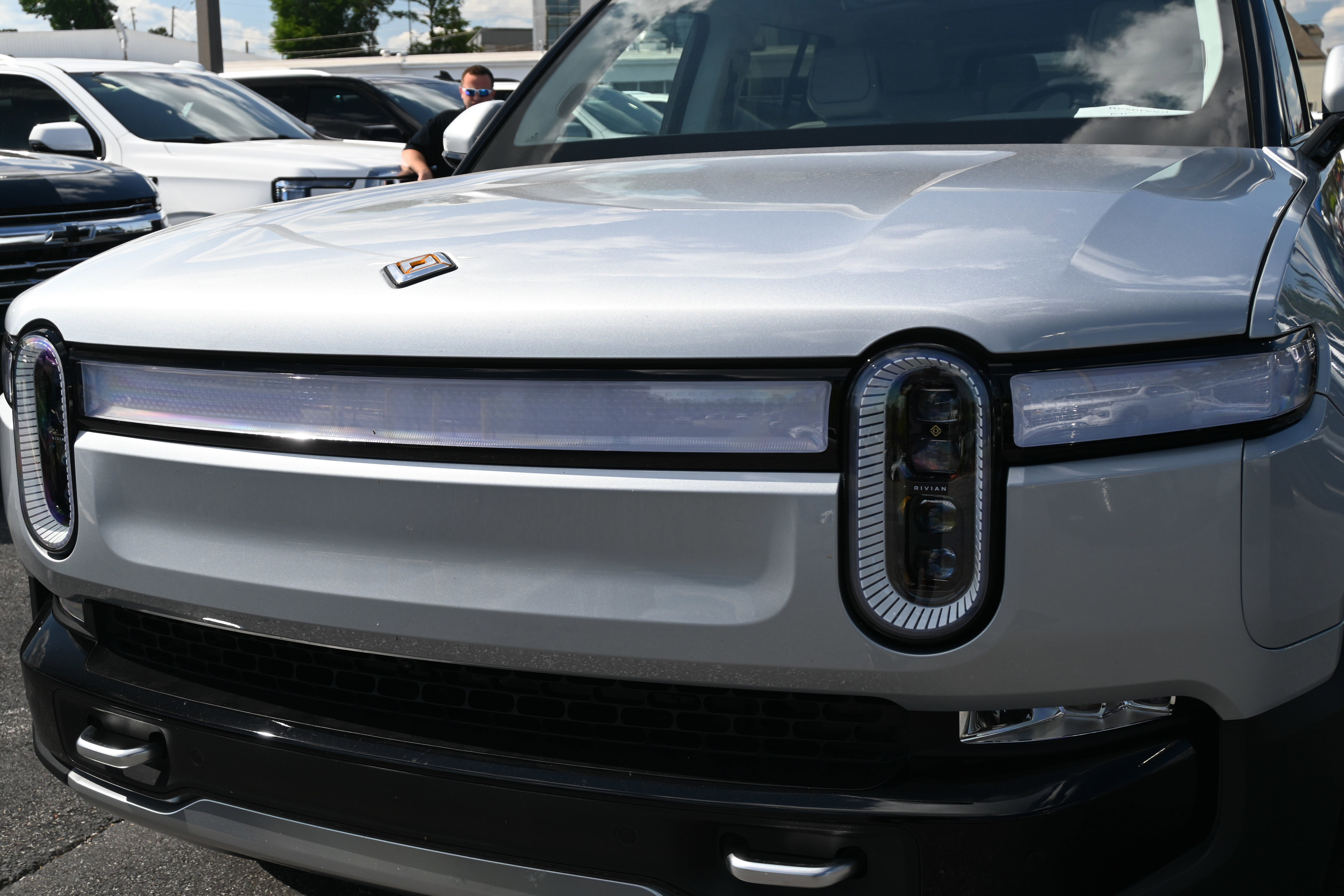 Used 2023 Rivian R1S Adventure AWD/4WD image 6