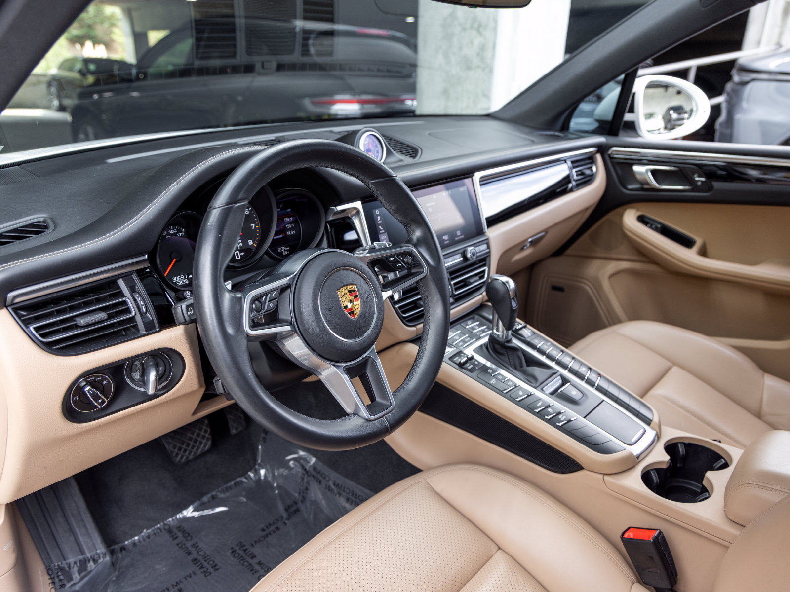 Certified 2021 Porsche Macan AWD/4WD image 4
