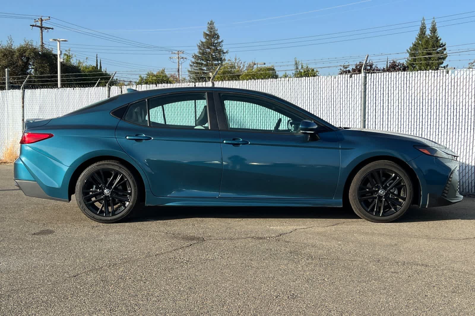 Used 2025 Toyota Camry SE FWD image 6