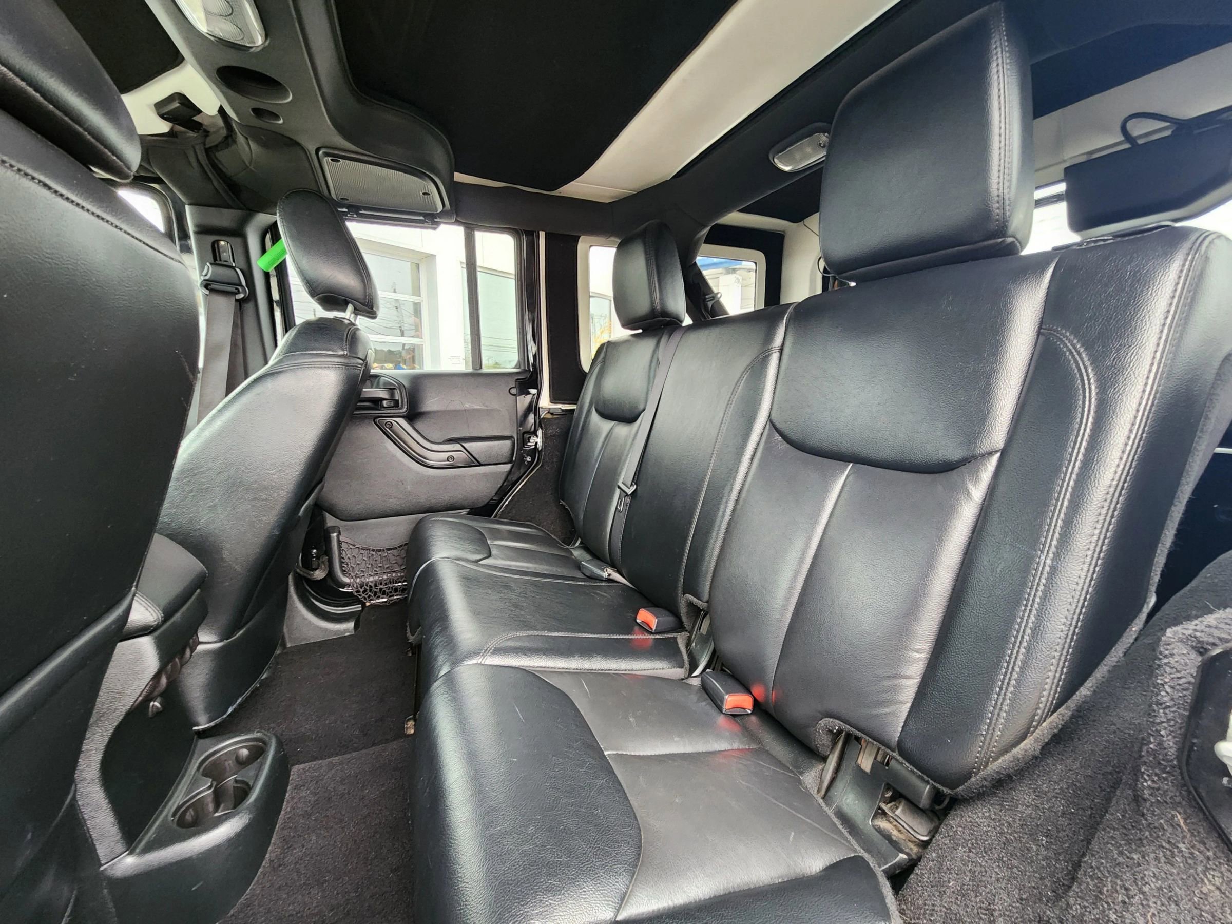 Used 2017 Jeep Wrangler Unlimited Sahara image 37