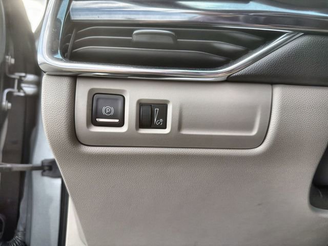 Used 2023 Cadillac XT4 Luxury w/ Cold Weather Package image 17