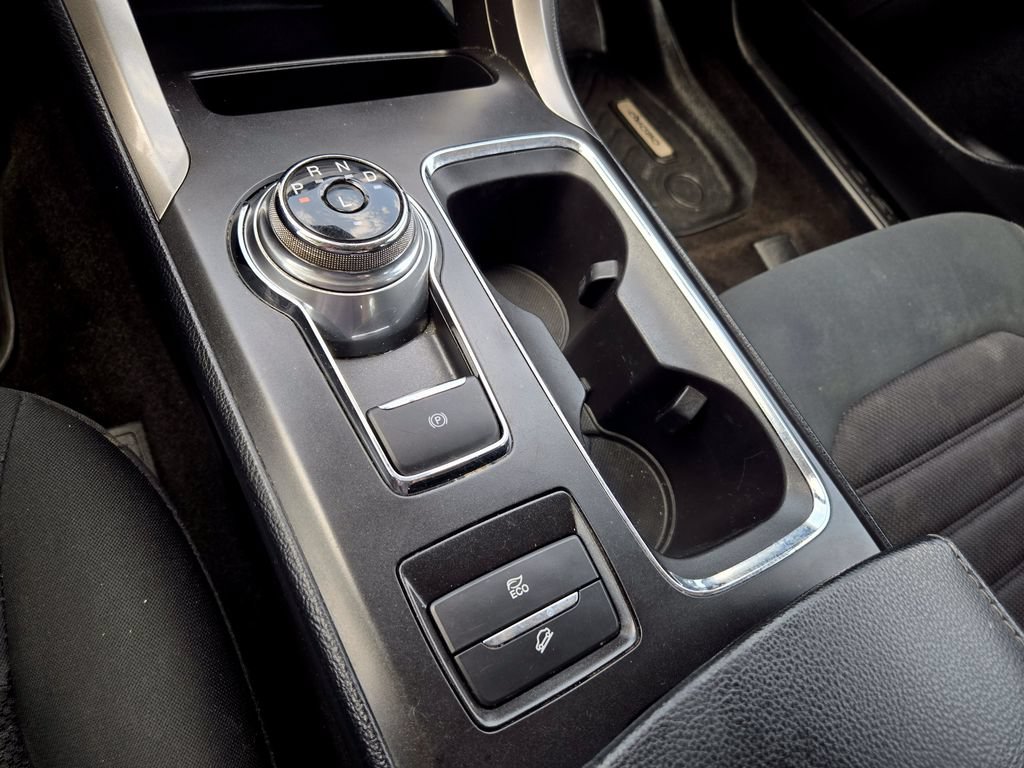 Used 2019 Ford Fusion SE FWD image 14