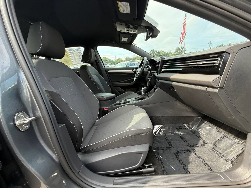 Used 2025 Volkswagen Jetta Sport FWD image 24