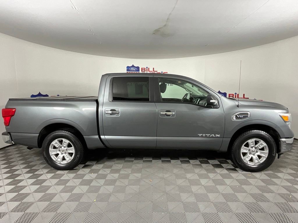 Used 2017 Nissan Titan SV RWD image 2