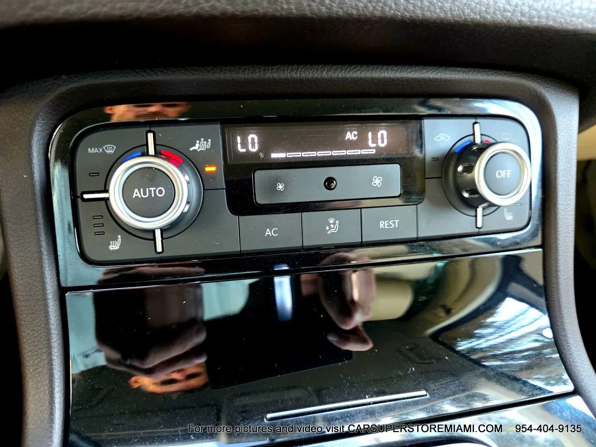 Used 2011 Volkswagen Touareg Sport image 63