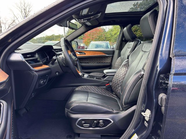 Used 2023 Jeep Grand Cherokee Summit AWD/4WD image 6
