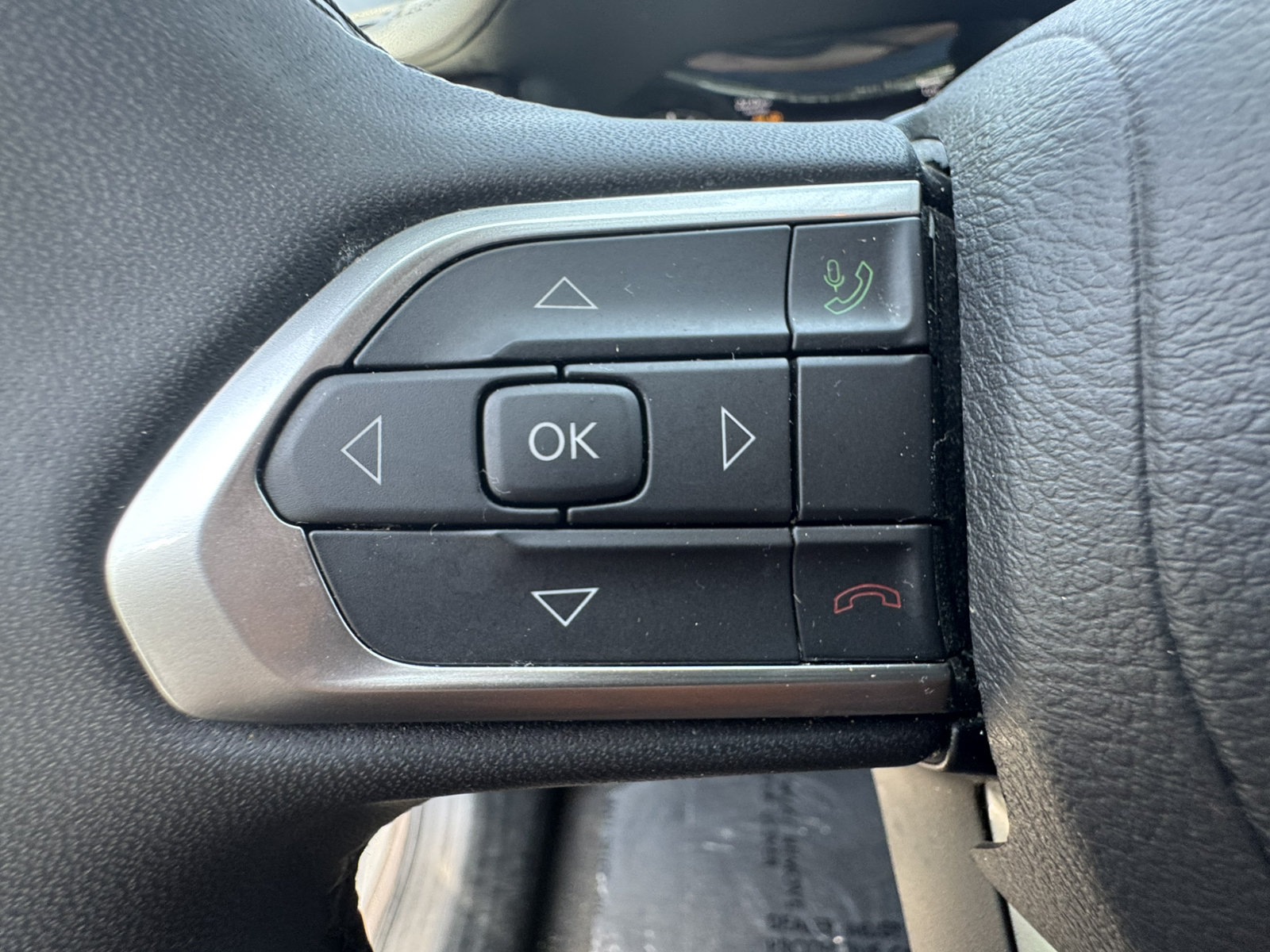 Used 2024 Jeep Compass Latitude AWD/4WD image 30