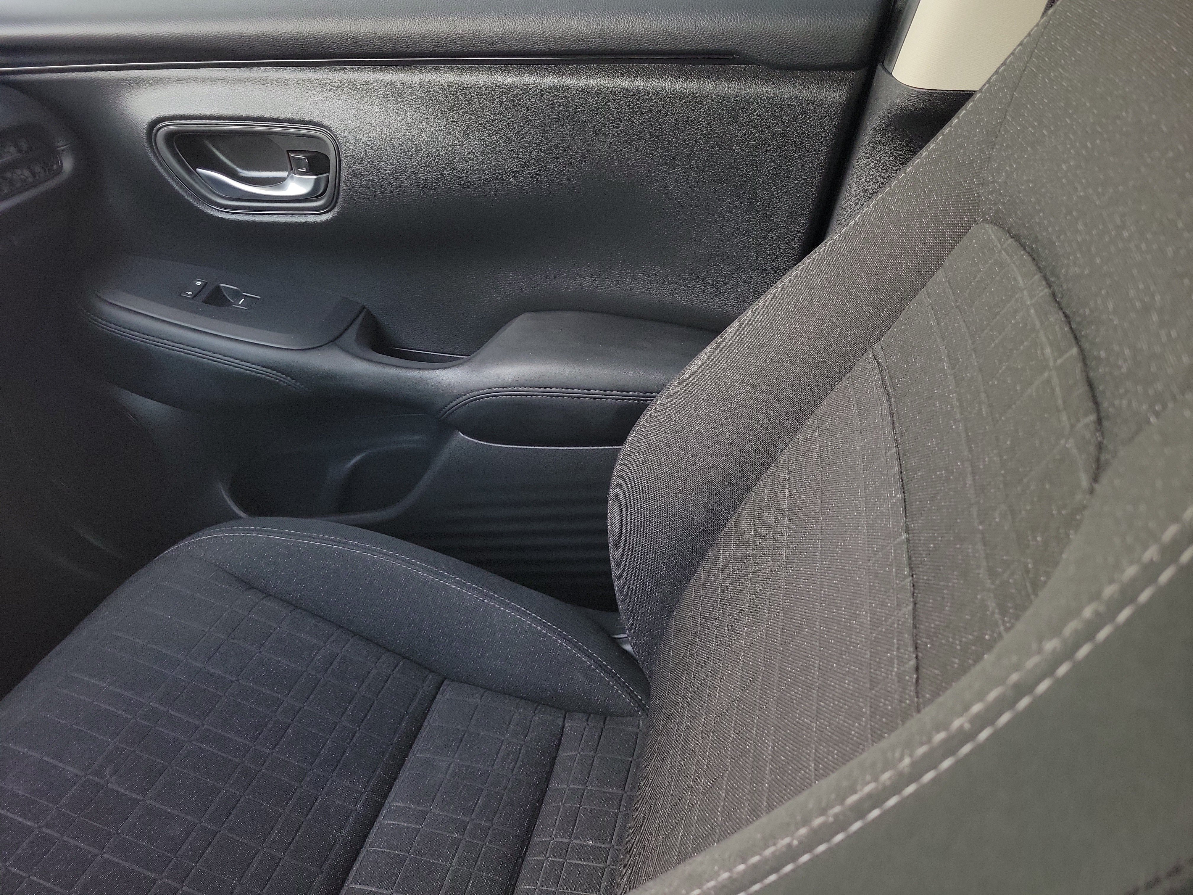 Used 2025 Honda HR-V LX image 18