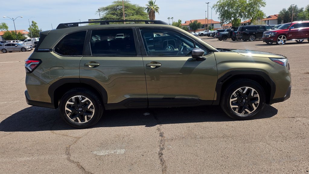 Used 2025 Subaru Forester Premium AWD/4WD image 12