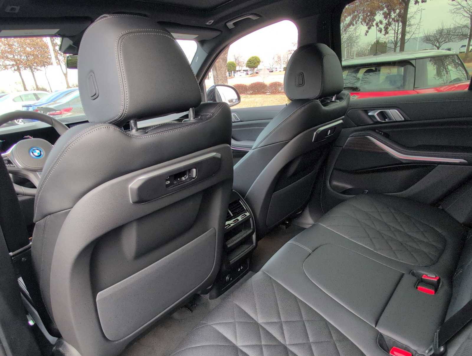 Used 2026 BMW X5 xDrive50e w/ M Sport Package image 19