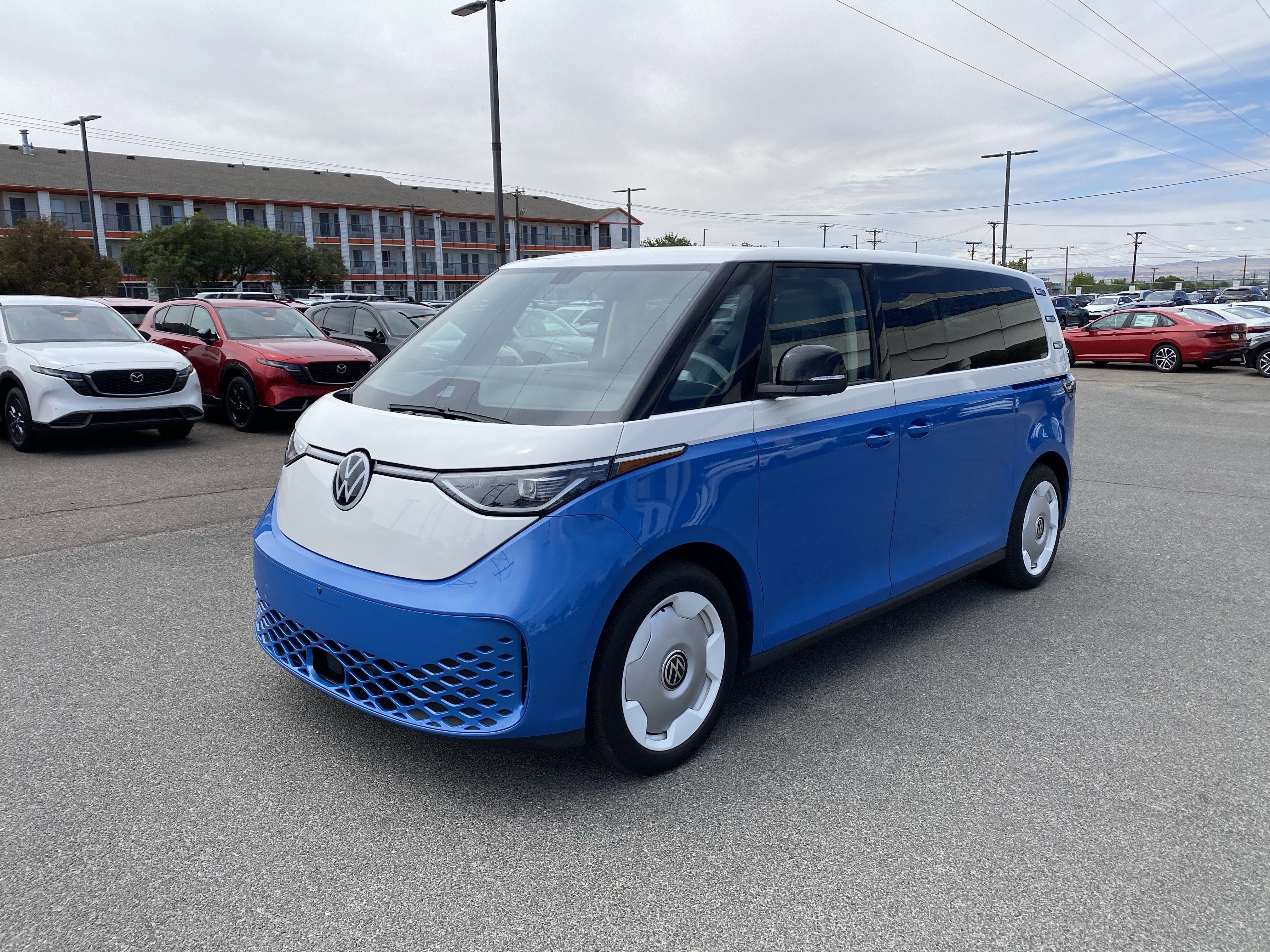 Used 2025 Volkswagen ID. Buzz 1st Edition AWD/4WD image 9