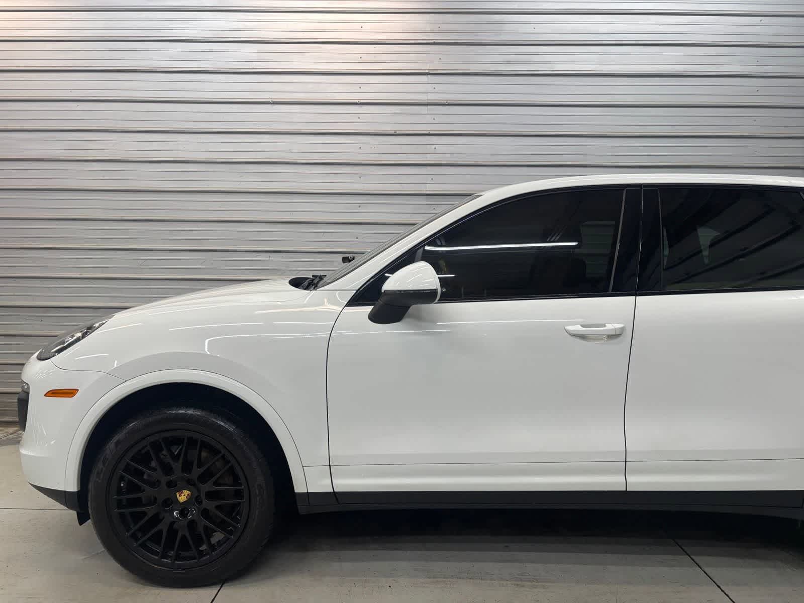 Used 2017 Porsche Cayenne Platinum Edition AWD/4WD image 3