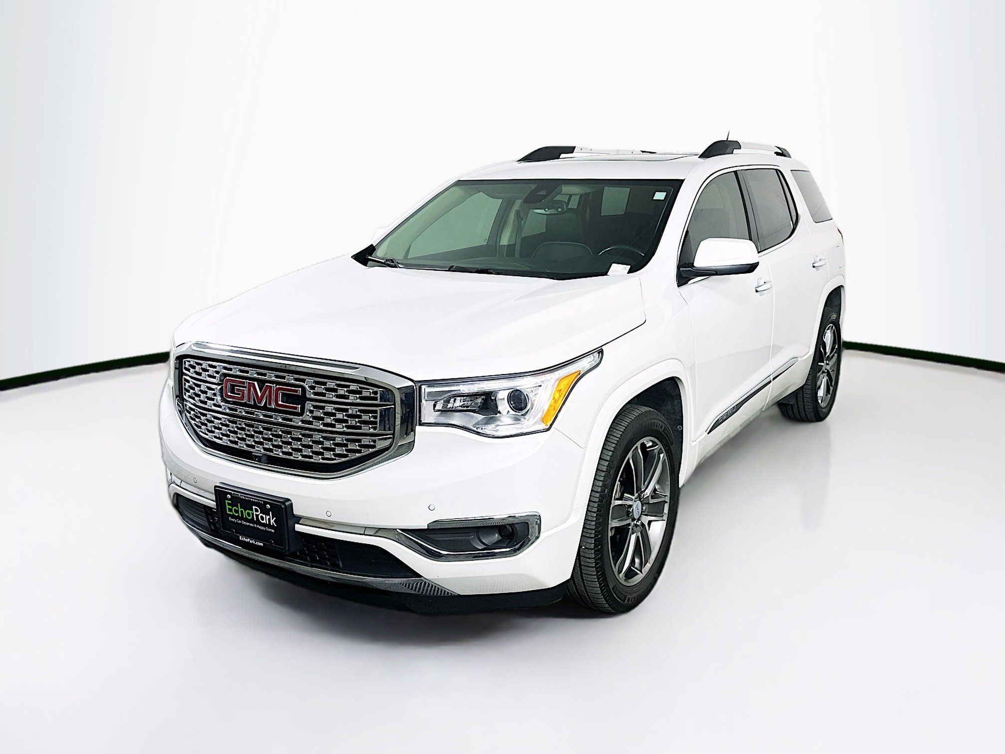 Used 2019 GMC Acadia Denali w/ Technology Package FWD image 3