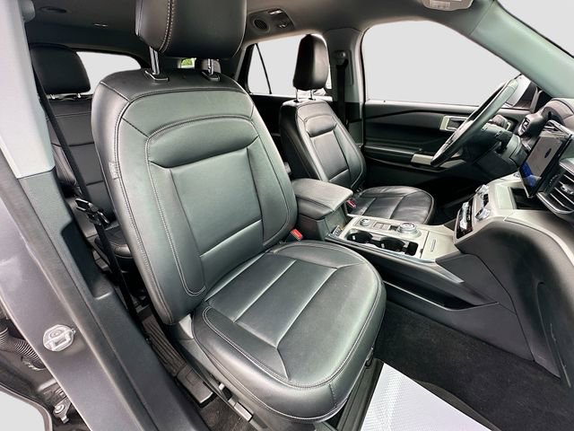 Used 2022 Ford Explorer XLT w/ Equipment Group 202A AWD/4WD image 30