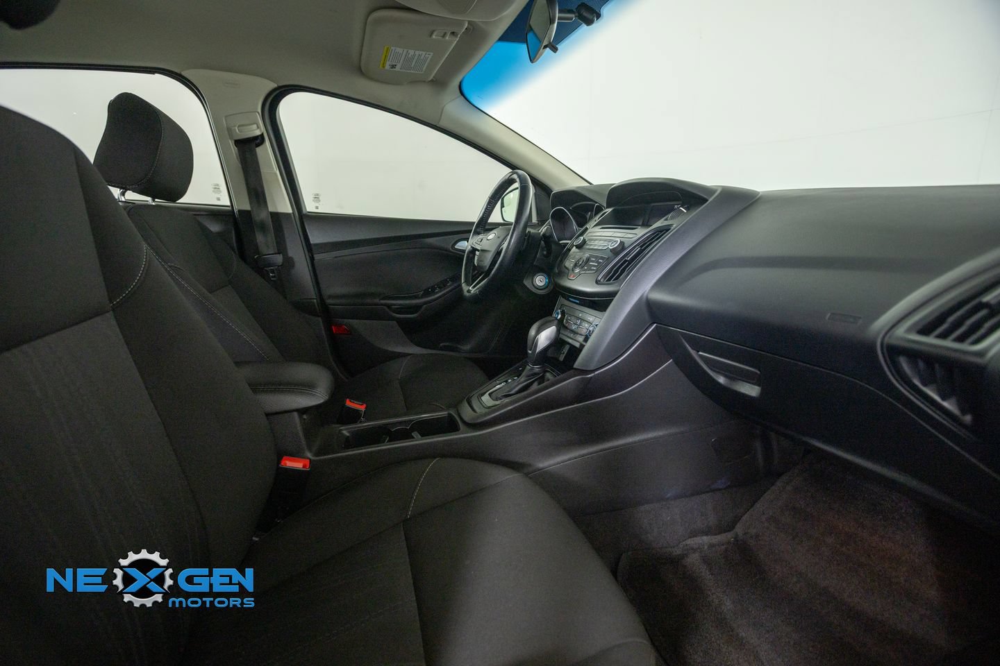 Used 2017 Ford Focus SE w/ SE Sport Package FWD image 37
