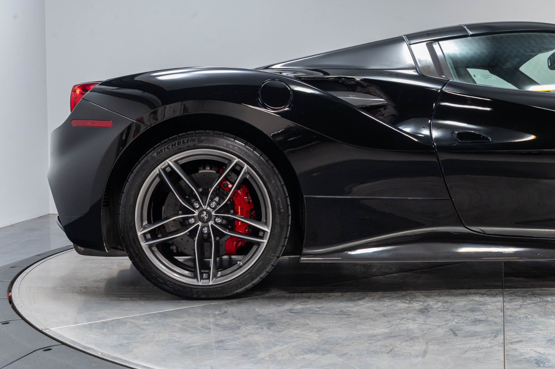 Used 2016 Ferrari 488 Spider RWD image 22