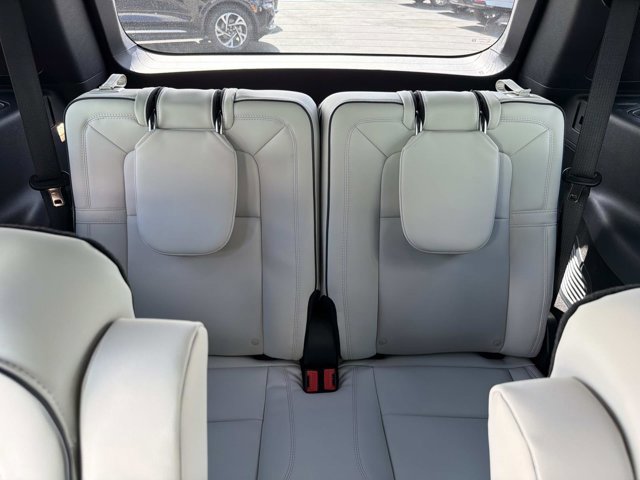 New 2026 Lincoln Aviator Black Label w/ Jet Appearance Package image 23