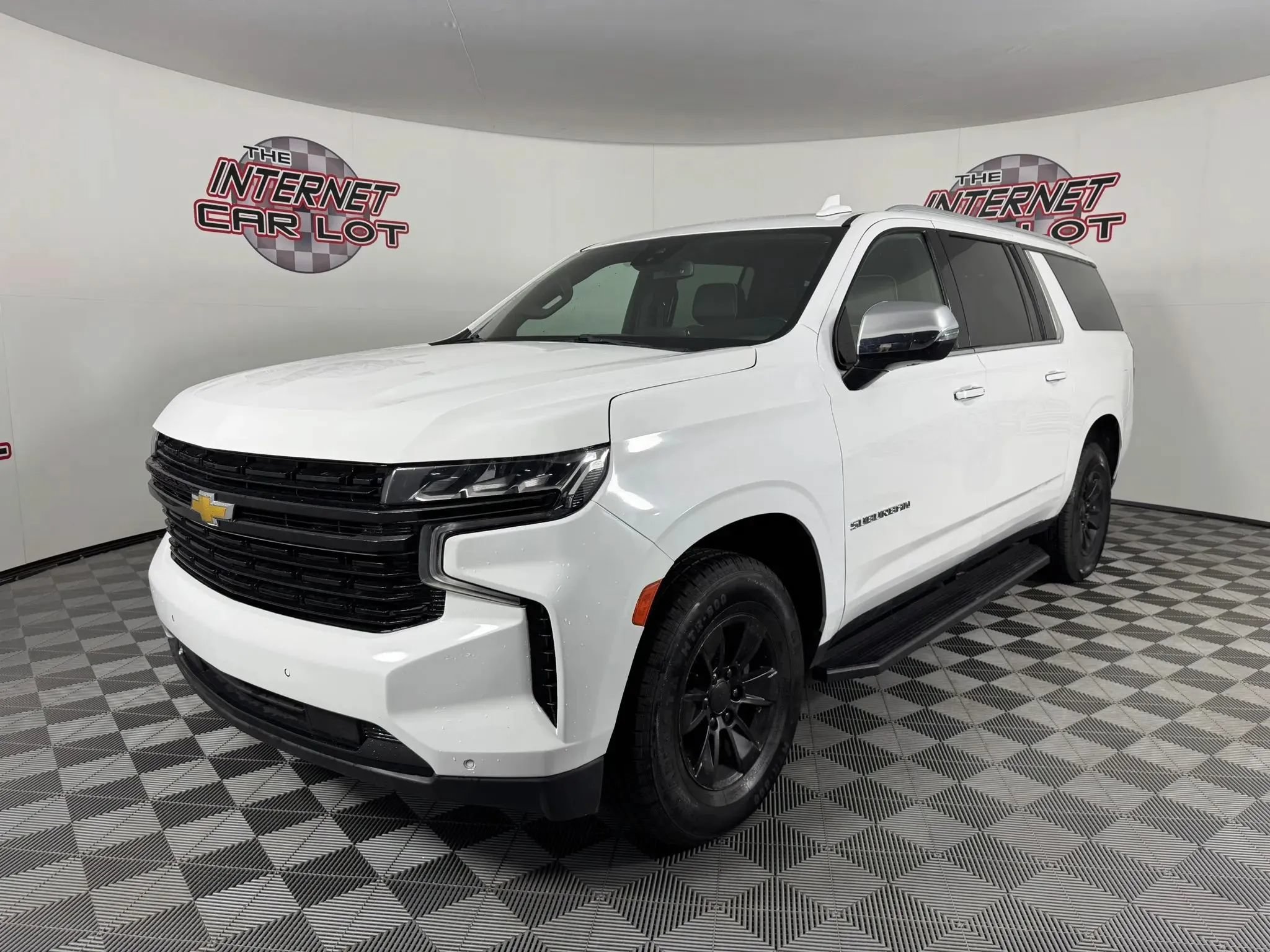 Used 2023 Chevrolet Suburban Premier AWD/4WD image 3