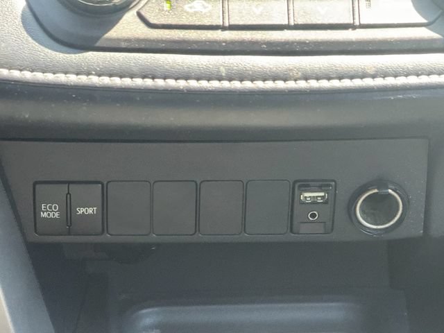 Used 2018 Toyota RAV4 XLE FWD image 19