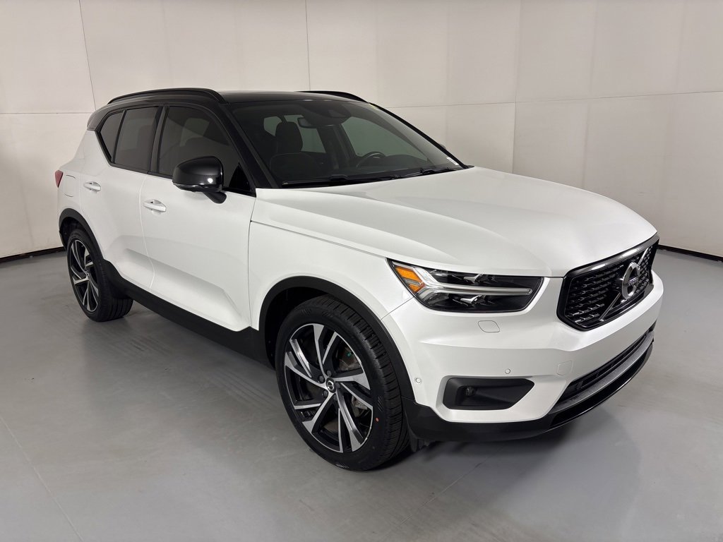 Used 2019 Volvo XC40 T5 R-Design image 2