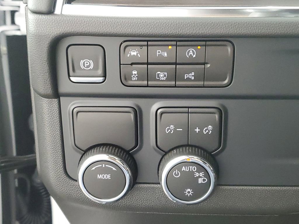 Used 2025 Chevrolet Suburban LS image 27