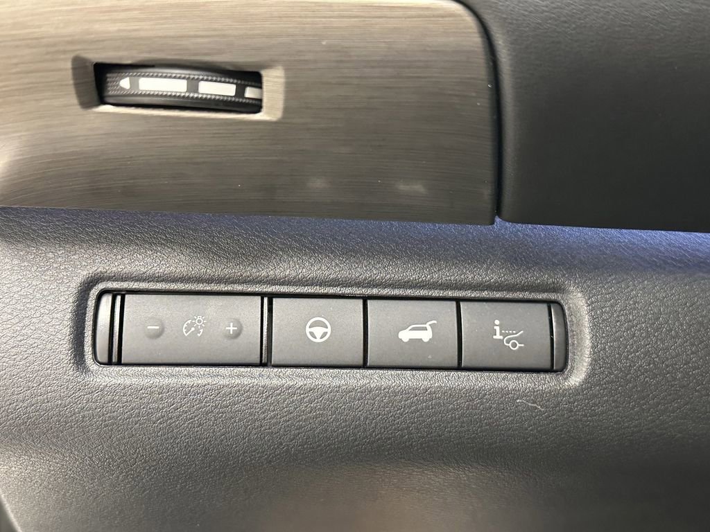 Used 2023 Nissan Pathfinder Platinum image 36